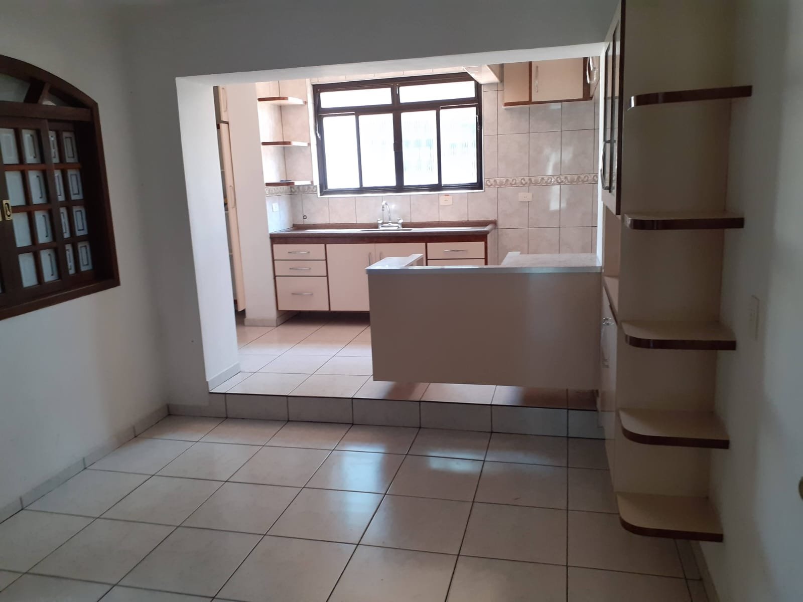 Cozinha e área de jantar